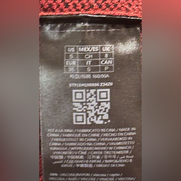 Guess Women's Bold Red Logo Sweater size S . - Picture 8 of 10